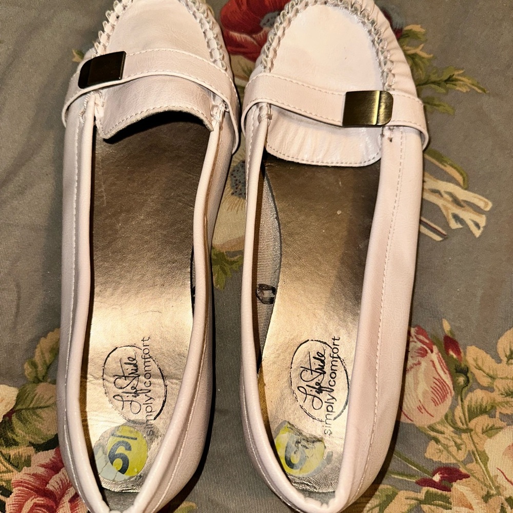 Life Stride Simply Comfort Women's Cream Loafers